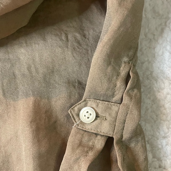 Ann Taylor LOFT, Size Small Sheer Linen Button-up, Tab Sleeves with Pockets Top - Picture 5 of 8